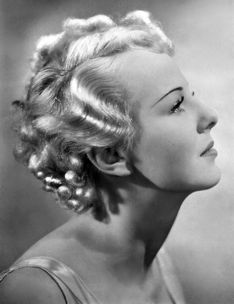 Anna Lee, 1936 1930 Hairstyles, Neat Hairstyles, 30s Hairstyles, Hairstyles 1920s, Glam Hairstyles, Hair History, 1930s Hair, Old Hollywood Hair, 39 Steps