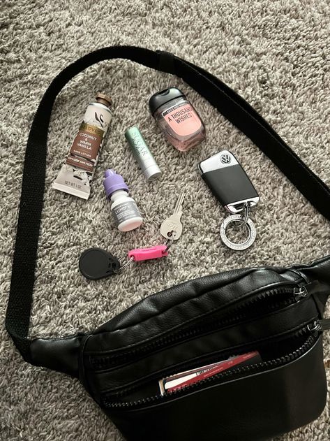 What’s in My Fanny Pack? Fanny Pack Essentials, Fanny Bag, Top Fashion Bloggers, Mini One, Mama Style, Big Bags, Hand Lotion, Fashion Bloggers, Hand Sanitizer