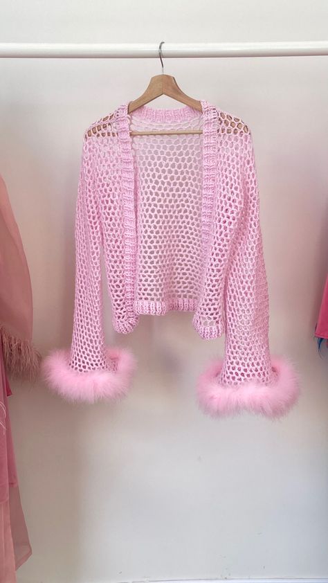 Barbie Inspired Crochet Outfits, Barbie Aesthetic Crochet, Barbie Inspired Crochet Top, Pastel Crochet Clothes, Crochet Barbie Top, Pink Crotchet Ideas, Barbie Crochet Top, Pink Crochet Clothes, Barbiecore Crochet