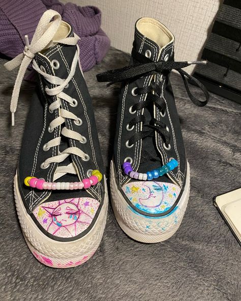 Sun and moon themed the beads are the Neptuneic and pangender flags !! Shoe Decorations Diy Converse, Decorated Converse Sharpie, Ways To Customize Converse, Shoe Costumizing Ideas, Sun And Moon Shoes, Art On Converse, Converse Decoration Ideas, Drawings On Shoes, Converse Decorated