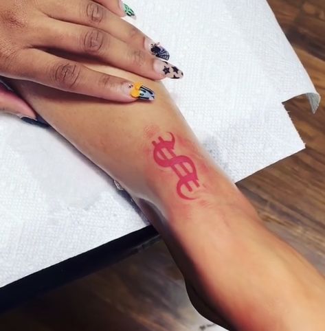 Money Sign Tattoo, Dollar Sign Tattoo, Dollar Tattoo, Loyalty Tattoo, Chicanas Tattoo, Face Tattoos For Women, Model Tattoo, Sign Tattoo, Tattoo Symbols