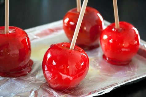 Hard Candy Apple Recipes Delicious Halloween Treats, Candy Apple Recipe, Karo Syrup, Cinnamon Candy, Apple Recipe, Toffee Apple, Cinnamon Oil, Candy Apple, Candy Apples