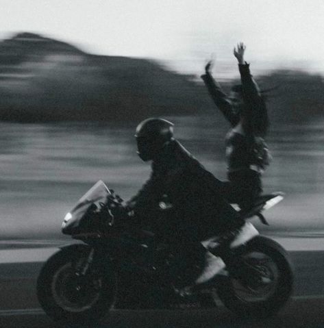 Couple On A Motorcycle Aesthetic, Motorcycle With Girlfriend, Black And White Motorcycle Aesthetic, Racing Motorcycles Aesthetic, Riding On The Back Of A Motorcycle, Biker Couple Pictures, Couple Bikers Aesthetic, Motorcycle Couple Goals, Couple Riding Bike Aesthetic