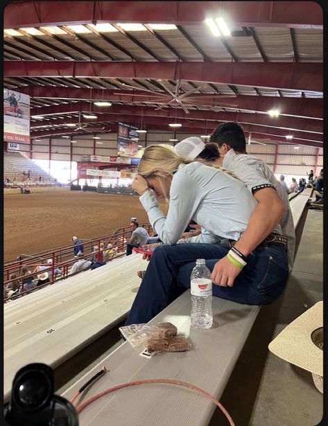 Arm Around Waist Reference Couple, Country Dates Pictures, Rodeo Relationship Goals, Rodeo Couple Pictures, Country Cupples, Hair Ideas For Blonde Hair, Rodeo Boyfriend, Cute Country Relationship Goals, Rodeo Couples Goals