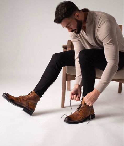 Black Jeans Brown Shoes, Brown Boots Outfit Men, Black Jeans Brown Boots, Brown Chelsea Boots Outfit, Green Suit Men, Brown Boots Outfit, Chelsea Boots Men Outfit, Chelsea Boots Outfit, Brown Shoes Men