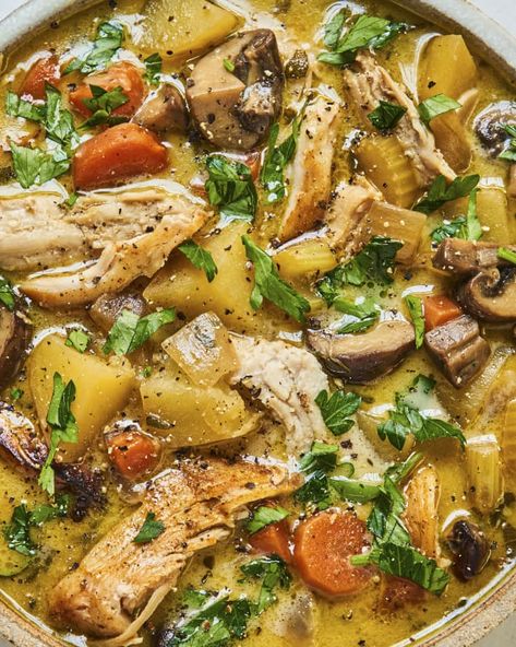 Turkey Soup Recipes, Shredded Turkey Recipes, Turkey Stew, Turkey Leftovers, Shredded Turkey, Leftover Turkey Recipes, Roast Turkey, Turkey Soup, Savory Soups