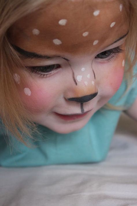 Hirsch Bambi Kinderschminken zum Fasching für kleines Mädchen Deer Face Paint, Mime Halloween Costume, Bambi Makeup, Easy Halloween Costumes Kids, Childrens Halloween Costumes, Christmas Face Painting, Halloween Costumes To Make, Deer Costume, Kids Face Paint