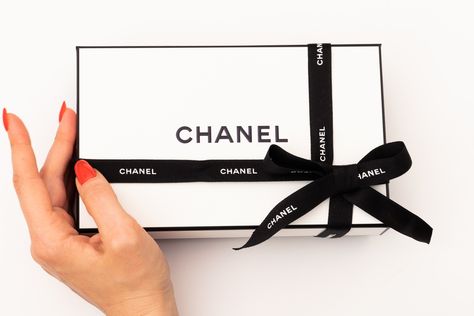 Chanel gift box and girl’s hand Chanel Packaging, Packing Idea, Product Shooting, Chanel Box, Best Quotes From Books, Chanel Inspired, Box Packaging, Book Quotes, Best Quotes