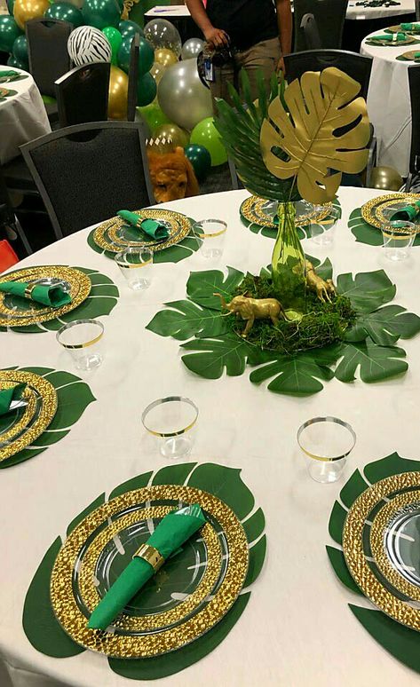 Jungle Snacks, Jungle First Birthday, Safari Centerpieces, Decoration Jungle, Table Baby Shower, Jungle Theme Party, Safari Baby Shower Decorations, Safari Baby Shower Boy, Jungle Thema