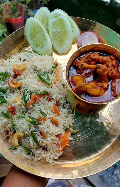 Meal Snap, Indian Fast Food, Afternoon Lunch, Delicious Food Image, Puri Recipe, Beautiful Dinner, Puri Recipes, Indian Bedroom, Food Motivation