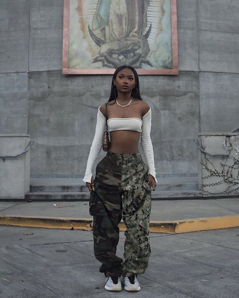 Outfits Ideas Baddie, Aerin Creer, Street Style Outfits Casual, Camo Cargo Pants, Effortlessly Chic Outfits, Tomboy Style Outfits, Streetwear Fashion Women, Swaggy Outfits, Cute Everyday Outfits