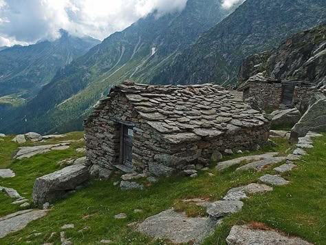 Environmental Architecture, Small Dream Homes, Rustic Houses, Stone Cabin, Brick Works, Stone Building, Old Stone Houses, Mountain Huts, Alpine Village