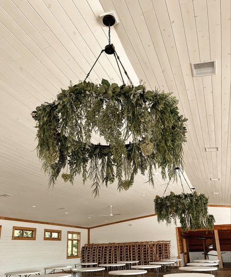 Greenery From Chandelier, Christmas Greenery On Chandelier, Greenery On Chandelier, Moss Chandelier, Wreath Chandelier, Dining Table Pendant Light, Christmas Eve Service, Forest Christmas, Service Ideas