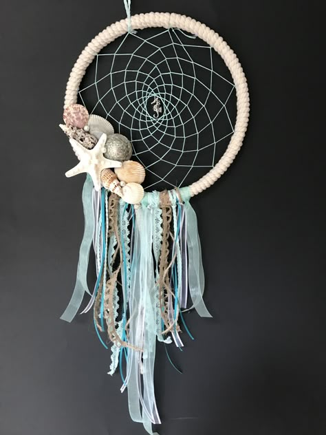 Nautical Dream Catcher Dreamcatcher Ideas, Atrapasueños Diy, Dream Catcher Ideas, Dream Catcher Patterns, Dream Catcher Tutorial, Dream Catcher Decor, Moon Dreamcatcher, Mermaid Bedroom, Dream Catcher Art