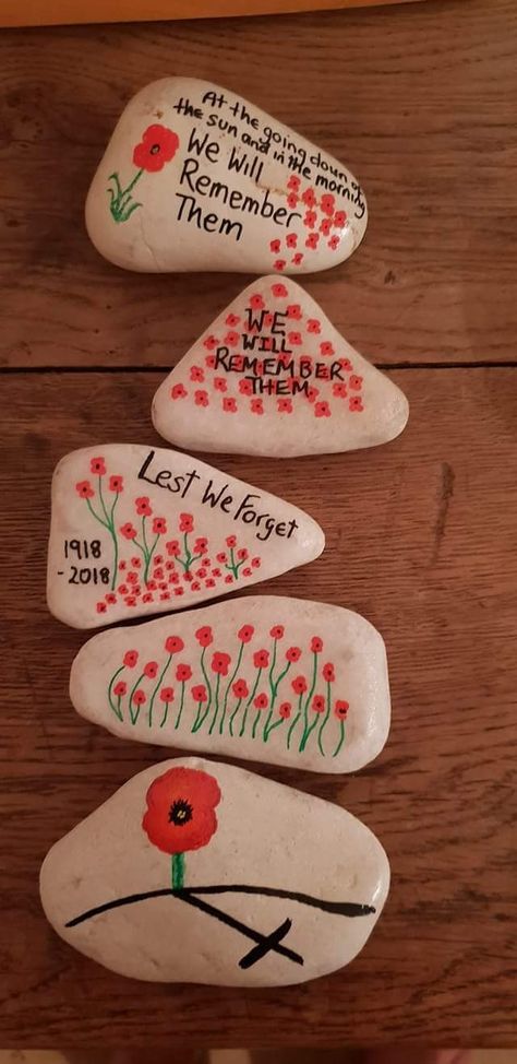 Remembrance Day Illustration, Remembrance Day Crafts, Australia Crafts, Art Club Projects, Remembrance Day Art, Poppy Craft, Remembrance Day Poppy, Remembrance Sunday, Veterans Day Gifts