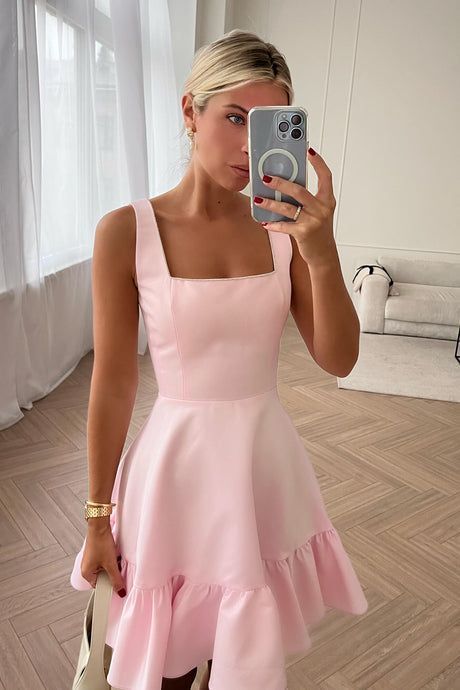 Pink Dress Square Neck, Elegant Summer Wedding Dress Guest, Mini Pink Dress Outfit, Pink Dress Elegant Short, Light Pink Dress Outfit, Simple Pink Dress, Wedding Guest Dress Mini, Pink Dress Elegant, Simple Short Dress