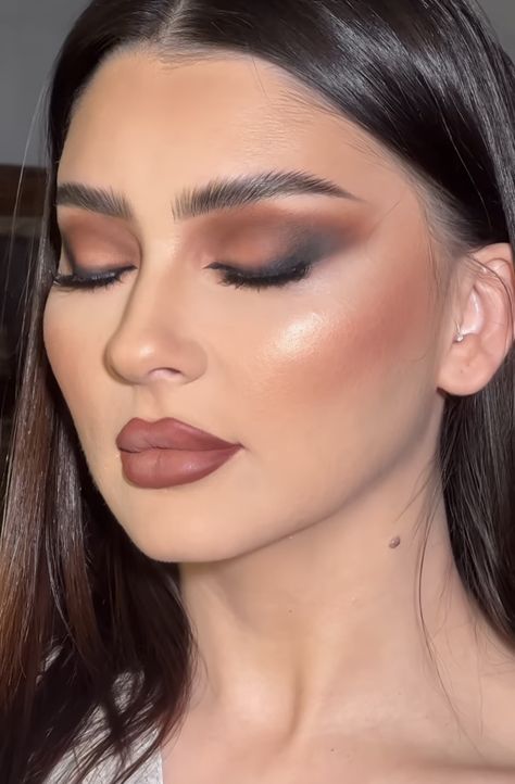 Arabian Makeup Look Natural, Arab Makeup, Middle Eastern Makeup, Eastern Makeup, Tiny Paintings, Arabic Makeup, Minimal Makeup, Make Up Inspo, Makeup Studio