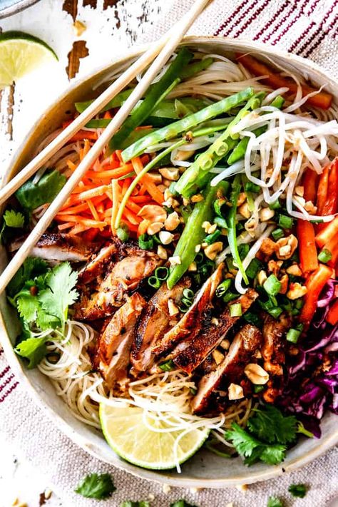 Recipes With Lemongrass Paste, Vietnamese Lemongrass Chicken, Lemongrass Chicken Recipe, Lemongrass Chicken, Vietnamese Noodles, Chicken Bowls, Carlsbad Cravings, Asian Noodles, Chili Paste