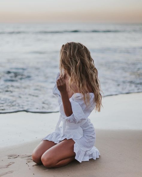 Messy Beach Hair, Cara Jourdan, Beach Photo Shoot, Shotting Photo, Beach Photography Poses, Summer Photoshoot, Beach Portraits, Beach Shoot, Beach Pics