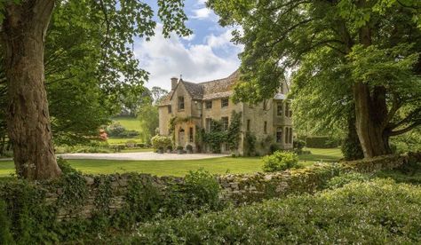 A spectacular, secluded Cotswolds house with delightful gardens, Aga and tennis court - Country Life Cotswolds House, Cotswolds Hotels, Cotswold House, Garden Escape, English Manor Houses, Country Cottages, English Manor, Romantic Home, Country Lifestyle