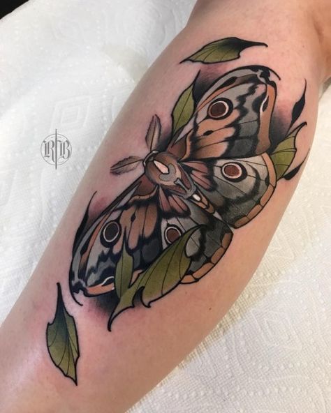 Traditional Bird Tattoo, Bird Tattoo Sleeves, Bug Tattoo, Tattoos Geometric, Tattoo Collection, Moth Tattoo, Tatuaje A Color, Bird Tattoo, Tattoo Magazines