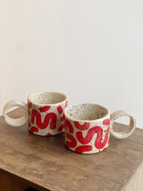 Handmade Speckled Stoneware Cappuccino Mug With A Handle / Modern Design Coffee Mug / Light Cream Stoneware Tea Mug / Geometric Design Mug - Etsy Easy Ceramic Mug Ideas, Pottery Cup Design, Ceramics Cups Handmade, Mugs Handmade Ceramic, Cup Ceramic Handmade, Cool Mug Ideas, Coffee Mug Pottery, Mug Decor, Coffee Mug Ceramic