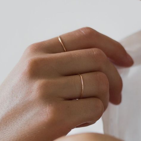 Gold Ring Simple, Simple Stacking Rings, Gold Aesthetic, Ring Simple, Minimal Jewelry, Delicate Jewelry, Hand Jewelry, Simple Jewelry, Jewelry Inspo