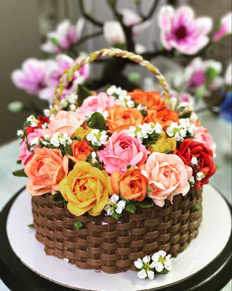 Floral Basket Cake, Basket Cakes With Flowers, Flower Basket Cake Designs, Basket Of Flowers Cake, Flower Basket Cake, Easter Cake Decorating, Flower Cake Design, Bouquet Cake, Basket Cake