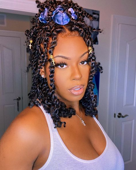 Passion Twist With Head Scarf, 18inch Passion Twist, Short Red Passion Twist, Red Passion Twists, Short Passion Twist, Braiding Ideas, Short Crochet Braids, Passion Twist Hair, 2023 Hairstyles