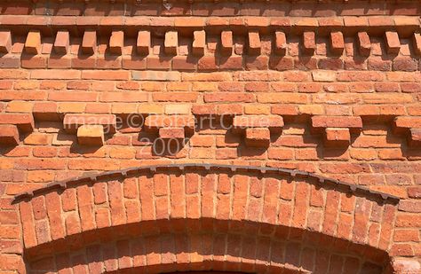 Neoclassical American 3: Neoclassical American architecture came and brought along with it the string course. The string course consisted of a brick pattern that added ornamentation to the exterior of the homes, but also located the second floor from the homes exterior. The patterns could be basic or ornate. The string course was more often than not just the same material as the surrounding parts of the exterior of the home. Brick Images, Brick Face, Brick Detail, Brick Decor, Homes Exterior, Brick Arch, Brick Construction, Brick Art, Brick Fence