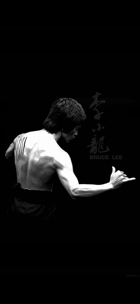 Bruce Lee Iphone Wallpaper, Bruce Lee Silhouette, Bruce Lee Black And White, Bruce Lee Wallpaper, Bruce Lee Poster, Lee Wallpaper, Instagram Dp, Black And White Posters, Bruce Lee