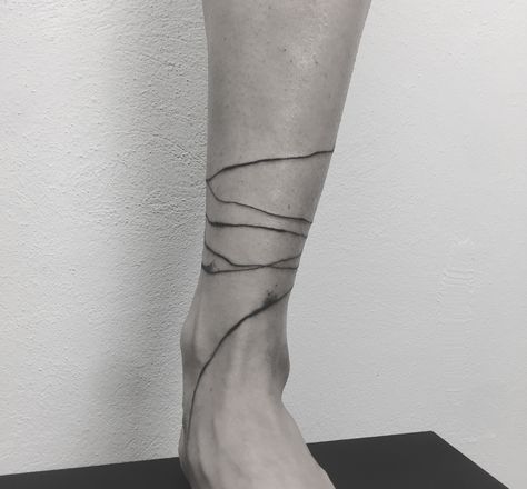 Long Line Tattoo Leg, Minimal Leg Sleeve Tattoo, Abstract Ankle Tattoo, Abstract Line Tattoo Leg, Long Line Tattoo, Line Tattoo Leg, Abstract Lines Tattoo, Minimalist Line Tattoo, Thread Tattoo