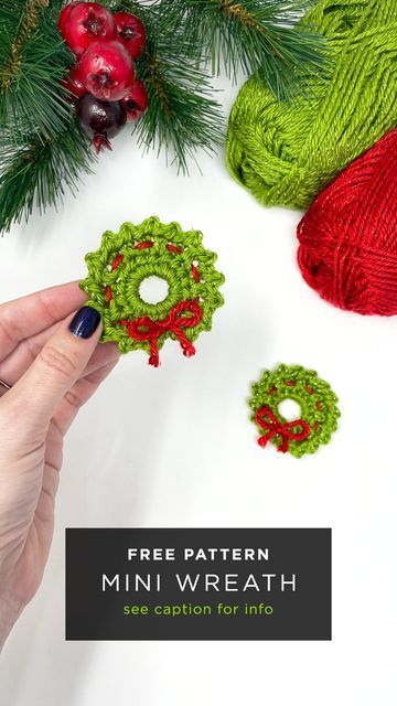 Crochet Tiny Christmas Wreath, Micro Crochet Christmas, Mini Crochet Wreath, Crochet Mini Wreath, Crochet Wreath Ornament, Crochet Hdc, Boss Christmas, Crochet Christmas Wreath, Crochet Wreath