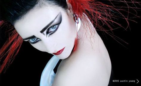 siouxsie and the banshees | Siouxsie and the Banshees Souxie Soux Makeup, Pagan Quotes, Cherrie Currie, Dear Prudence, Goth Eye Makeup, Siouxsie And The Banshees, 80s Goth, Siouxsie Sioux, Romantic Fashion