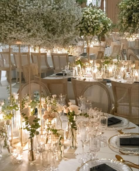 Elegant Tablescape Wedding, Long Wedding Tables Decoration, Luxury Wedding Inspiration, Clean Girl Wedding Aesthetic, Romantic Wedding Reception Decor, Vintage European Wedding Aesthetic, Parisian Wedding Aesthetic, Wedding Decorations Elegant Classy, Quiet Luxury Wedding Aesthetic