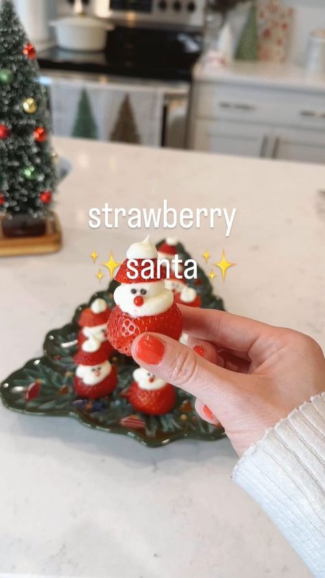 Santa Strawberries, Christmas Snacks Easy, Strawberry Santas, Cut Strawberries, Piping Bag, Strawberry Cream Cheese, Sugar Sprinkles, Christmas Food Dinner, Christmas Foods