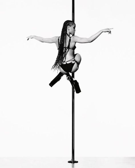 Pole Poses Photo Shoots, Pole Photoshoot, Pole Fitness Inspiration, Dancer Lifestyle, Pole Moves, Dance Project, Fka Twigs, Yoga Motivation, Pole Fitness