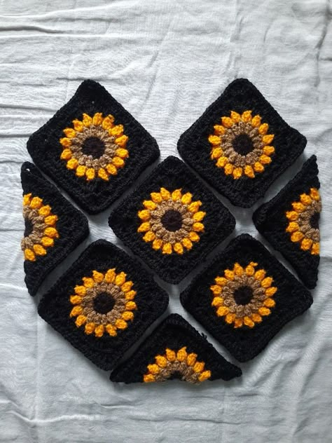 Crochet Sunflower Ideas, Yellow Crochet Projects, Crochet Sunflower Bag, Sunflower Bag, Sunflower Crochet, Crochet Shoulder Bags, Free Crochet Bag, Crochet Bag Pattern Free, Crochet Business