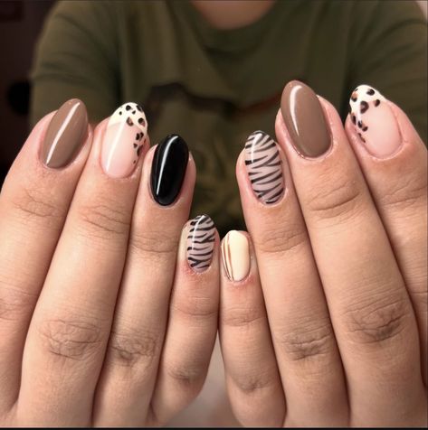 Short Nail Designs Animal Print, Safari Nails, Wild Nails, Esthetician Social Media, Uñas Animal Print, Zebra Nail Art, Almond Acrylic Nails Designs, Ny Nails, Zebra Print Nails