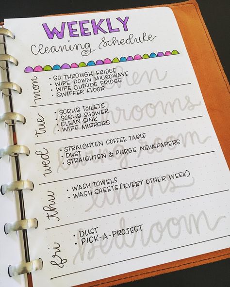 bullet journal idea | bujo house cleaning schedule by week Bullet Journal Cleaning Schedule, How To Bullet Journal, Study Vibes, Cleaning Painted Walls, Weekly Cleaning Schedule, Daily Planning, Deep Cleaning Tips, Weekly Cleaning, Back 2 School