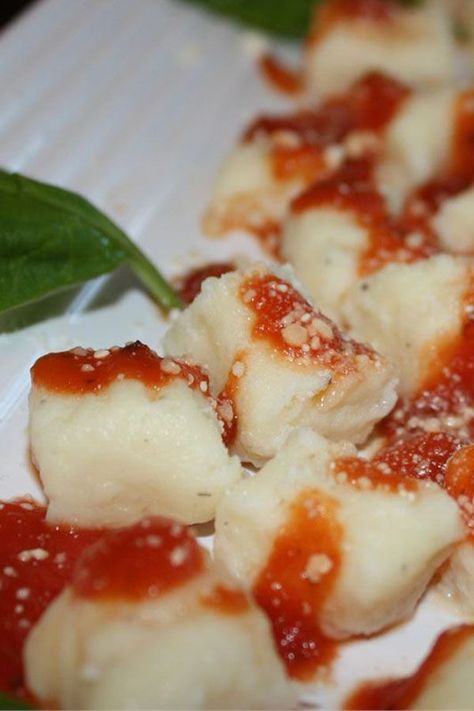 Making Gnocchi, Instant Potatoes, Gnocchi Recipe, Instant Mashed Potatoes, Potato Flakes, Dried Potatoes, Best Italian Recipes, Pasta Dinners, Gnocchi Recipes