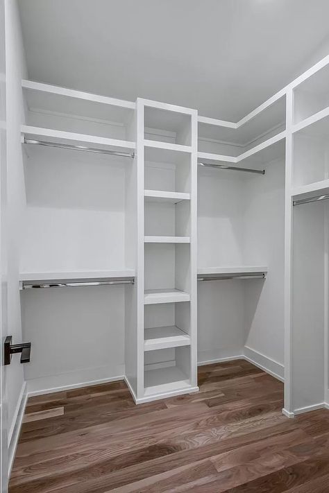 Half Walk In Closet Ideas, Mdf Closet Design, Medium Sized Walk In Closet, Square Closet Ideas, Walk In Closet Organization Ideas Layout, L Shaped Closet Organization, Small Custom Closet, Small Walkin Closet Ideas Layout, Small Walk In Closet Ideas Layout