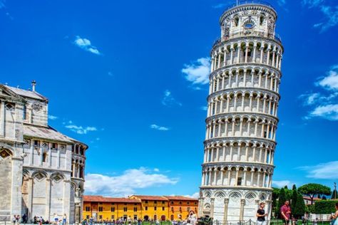 Menara Pisa menjadi destinasi favorit di Italia Best Of Italy, Famous Buildings, Montepulciano, Europe Tours, Wine Tour, Best Places To Travel, Best Cities, Turin, Leaning Tower Of Pisa