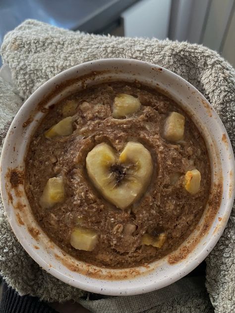 Desayunos Aesthetic, Banana Bread Baked Oats, Baking Aesthetic, Small Banana, Baked Oats, Oat Flour, Breakfast Ideas, Bread Baking, Healthy Foods