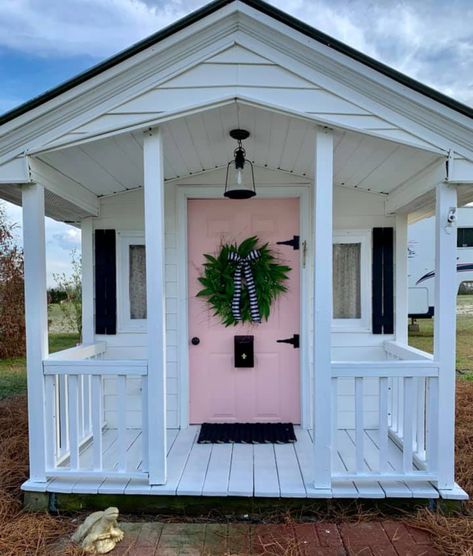 She Shed Boutique, She Shed Colors, Pink She Shed, Playhouse Remodel, Diy She Shed, Shed Tiny House, Tiny House Exterior, Shed Interior, Craft Shed