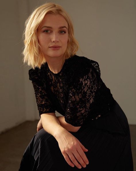 Fantastic Beasts Cast, Alison Sudol, Queenie Goldstein, Gamine Style, Newt Scamander, Image Bank, Inspiring Women, Better Future, Portrait Inspiration