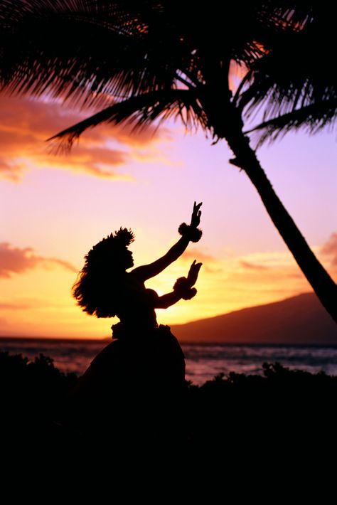 Spirit of Aloha on the beach at sunset Sunsets Hawaii, Polynesian Dance, Hawaii Hula, Aloha Friday, Hula Dance, Hawaiian Art, Hula Dancers, Hawaiian Culture, Polynesian Culture