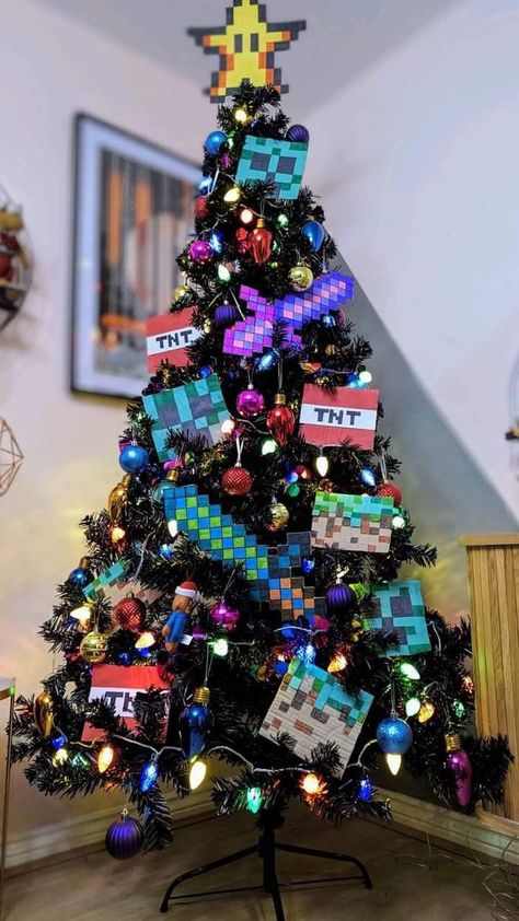 Video Game Themed Christmas Tree, Board Game Christmas Tree, Fortnite Christmas Tree, Video Game Christmas Tree, Boys Christmas Tree Ideas, Gamer Christmas Tree, Themed Christmas Tree Ideas For Kids, Minecraft Christmas Decorations, Christmas Tree Minecraft