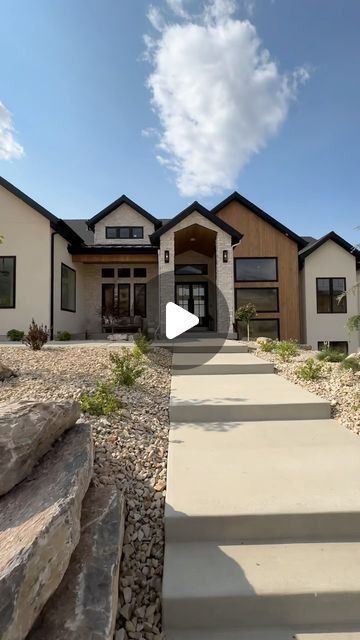 Lindy Denny on Instagram: "Let’s go inside #thelegacy ✨

Also, it’s for sale.👊

Build & Design @rev_homes_utah 
Appliances @boyle_appliance_center 
Furniture @swayslc 
Garage Door @wsgaragedoors 
Video @paradeofhomesig @lindy.denny @digs.hq 
Featured @northernwasatchparade 

#paradeofhomes #buildersofinsta #hometohave #homebeautiful #currenthomeview #doingneutralright #houseenvy #mydomaine #luxeathome #ruedaily #modernfarmhouse #myhomevibe #hometour #housetour #lightandbright #neutraldecor #myhousebeautiful #makemydayhomedecor #smmakelifebeautiful" One Story Luxury Homes, Monoslope Roof House, Open Entryway Ideas, Modern Farmhouse Ranch Exterior, Interior House Design Ideas, Ranch Home Exteriors, Utah Parade Of Homes, Utah Living, Open Entryway