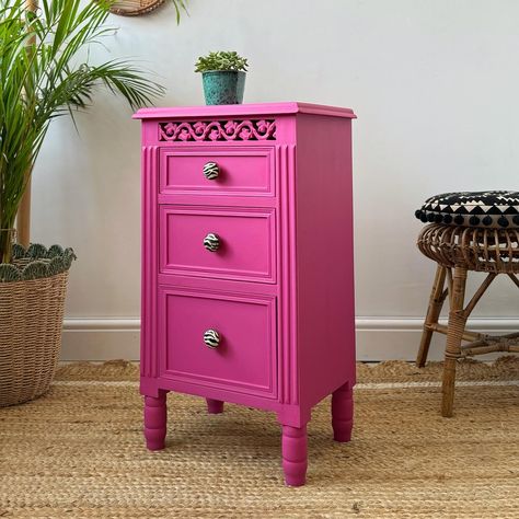 Can we take a moment for the colour 🙌🏼🩷 Isn’t it fab!? I wanted to keep this one fairly simple but simple doesn’t mean boring 😜 The colour is from the Silk Mineral Paint range which means no topcoat - wahoo and its linked it in my stories (and will be in highlights) #pinkfurniture #upcycledfurniture #paintedfurniture #mycolourfulupcycle #bolddecor Painting Old Furniture Ideas, Hot Pink Bedroom Decor, Pink Bedside Table, Thrifting Furniture, Bright Colored Furniture, Pink Bedside Tables, Hot Pink Bedrooms, Pink Side Table, Side Table Painted